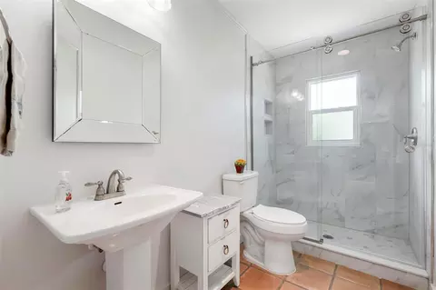 Bath - 503 65th St, Holmes Beach, FL 34217 photo 3 of 3