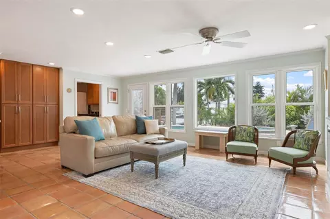 Living - 503 65th St, Holmes Beach, FL 34217 photo 2 of 5
