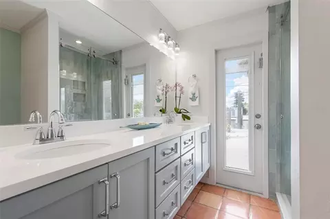 Bath - 503 65th St, Holmes Beach, FL 34217 photo 1 of 3