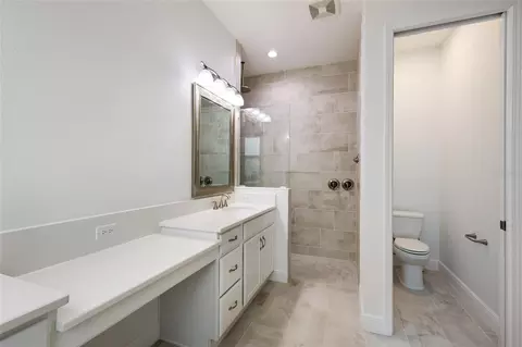 Bath - 16027 39th Gln E, Parrish, FL 34219 photo 3 of 5