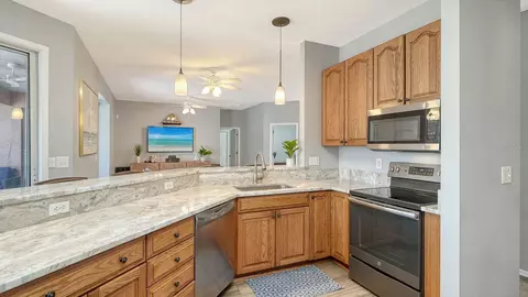 Kitchen - 17618 White Tail Ct, Parrish, FL 34219 photo 2 of 4