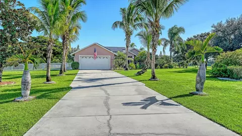 Exterior - 17618 White Tail Ct, Parrish, FL 34219 photo 7 of 15