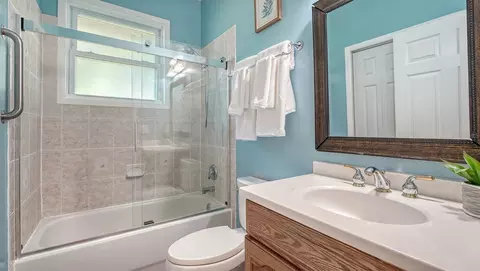 Bath - 17618 White Tail Ct, Parrish, FL 34219 photo 4 of 4