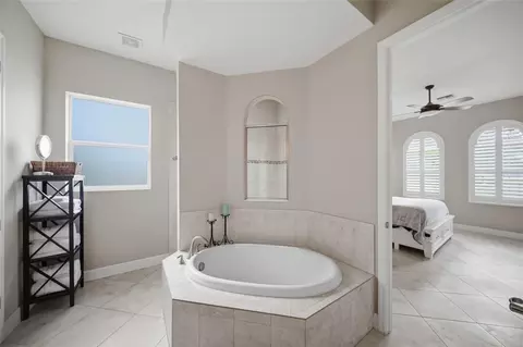 Bath - 5306 Saddlewood Ter, Parrish, FL 34219 photo 2 of 3