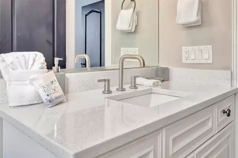 Bath - 303 58th St, Holmes Beach, FL 34217 photo 17 of 17