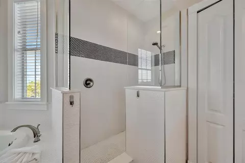 Bath - 303 58th St, Holmes Beach, FL 34217 photo 3 of 17