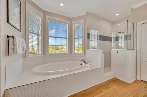 Bath - 303 58th St, Holmes Beach, FL 34217 photo 2 of 17
