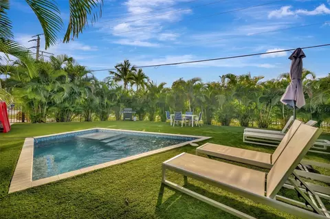 Exterior - 303 58th St, Holmes Beach, FL 34217 photo 13 of 20