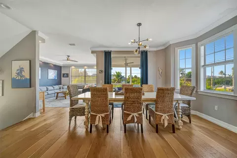 Dining - 303 58th St, Holmes Beach, FL 34217 photo 2 of 6