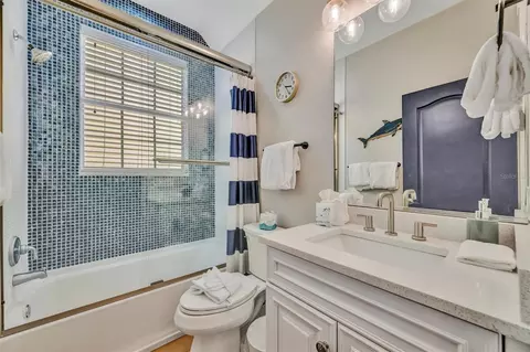 Bath - 303 58th St, Holmes Beach, FL 34217 photo 10 of 17