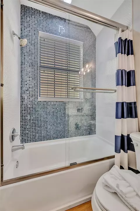 Bath - 303 58th St, Holmes Beach, FL 34217 photo 12 of 17