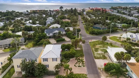 View/Area - 303 58th St, Holmes Beach, FL 34217 photo 12 of 14