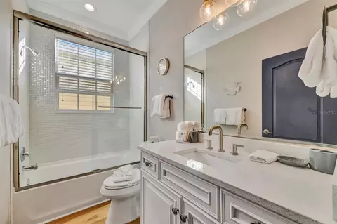 Bath - 303 58th St, Holmes Beach, FL 34217 photo 14 of 17