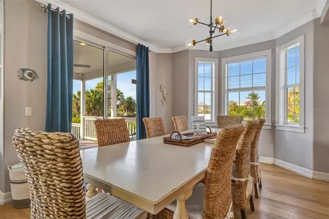 Dining - 303 58th St, Holmes Beach, FL 34217 photo 1 of 6