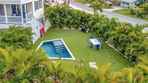 Exterior - 303 58th St, Holmes Beach, FL 34217 photo 2 of 20