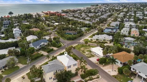 View/Area - 303 58th St, Holmes Beach, FL 34217 photo 14 of 14