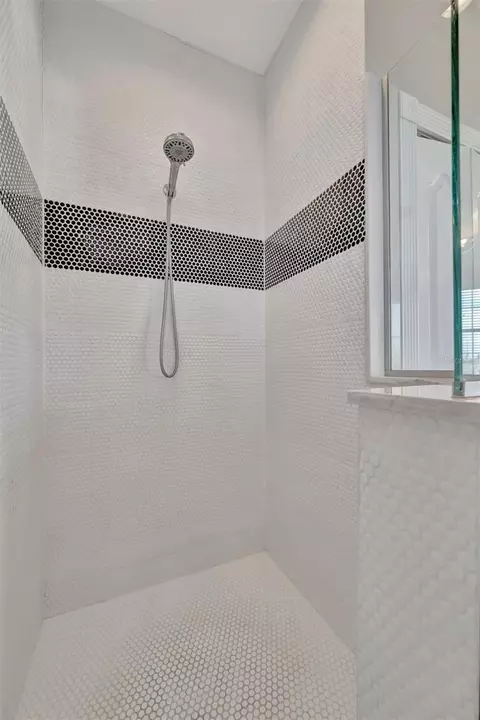 Bath - 303 58th St, Holmes Beach, FL 34217 photo 4 of 17
