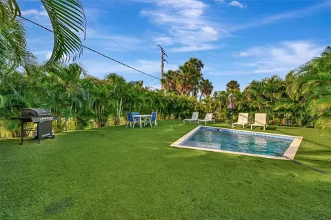 Exterior - 303 58th St, Holmes Beach, FL 34217 photo 10 of 20