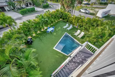 Exterior - 303 58th St, Holmes Beach, FL 34217 photo 7 of 20