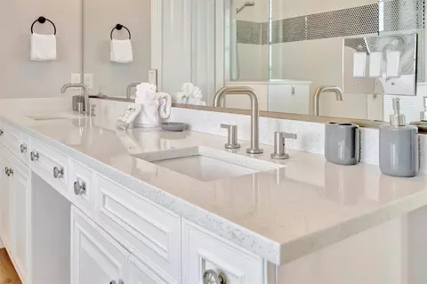 Bath - 303 58th St, Holmes Beach, FL 34217 photo 9 of 17