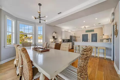 Dining - 303 58th St, Holmes Beach, FL 34217 photo 3 of 6