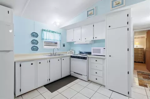 Kitchen - 4320 13th St E, Ellenton, FL 34222 photo 4 of 4
