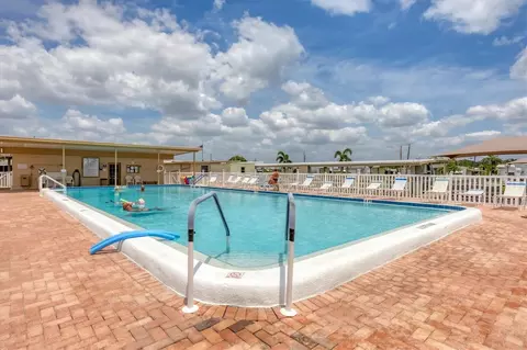 Exterior - 4320 13th St E, Ellenton, FL 34222 photo 3 of 5