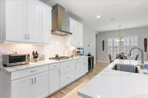 Kitchen - 7440 Rhubarb Dr, Parrish, FL 34219 photo 4 of 6
