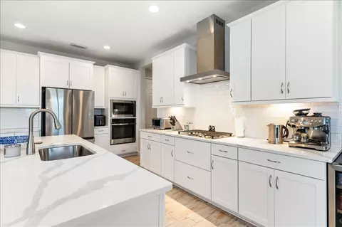 Kitchen - 7440 Rhubarb Dr, Parrish, FL 34219 photo 3 of 6