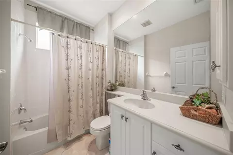 Bath - 1346 Thornapple Dr, Osprey, FL 34229 photo 3 of 3