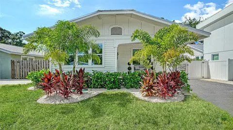2546 Loma Linda St, Sarasota, FL 34239