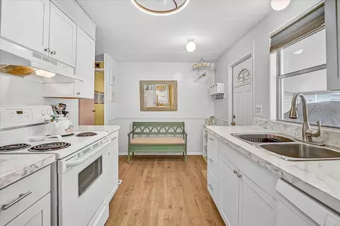 Kitchen - 145 Edgewood Dr, Osprey, FL 34229 photo 2 of 2