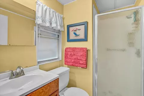 Bath - 145 Edgewood Dr, Osprey, FL 34229 photo 1 of 2