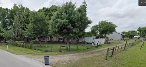 2083 NW 38th Ave, Okeechobee, FL 34972 photo 2