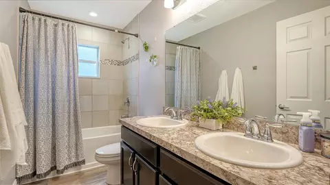 Bath - 16121 59th Ct E, Parrish, FL 34219 photo 3 of 3
