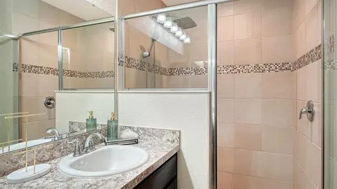 Bath - 16121 59th Ct E, Parrish, FL 34219 photo 2 of 3