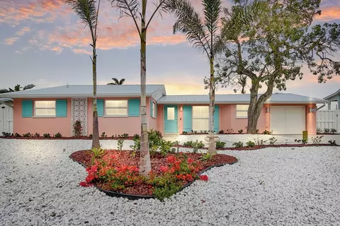 605 Concord Ln, Holmes Beach, FL 34217