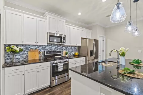 Kitchen - 3031 Sky Blue Cv, Bradenton, FL 34211 photo 5 of 7