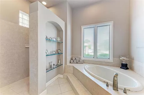 Bath - 5133 96th St E, Bradenton, FL 34211 photo 4 of 8