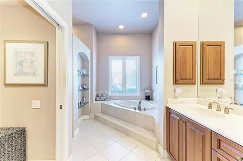 Bath - 5133 96th St E, Bradenton, FL 34211 photo 5 of 8