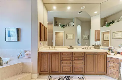 Bath - 5133 96th St E, Bradenton, FL 34211 photo 2 of 8