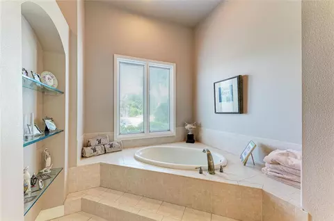 Bath - 5133 96th St E, Bradenton, FL 34211 photo 3 of 8