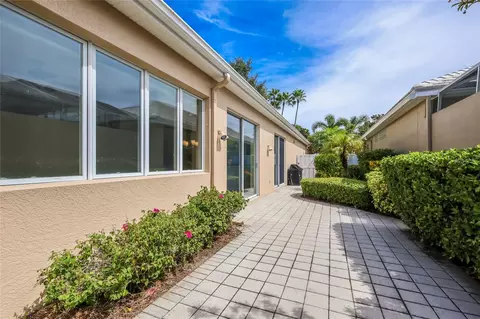 Exterior - 8702 52nd Dr E, Bradenton, FL 34211 photo 8 of 12