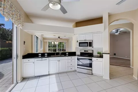 Kitchen - 8702 52nd Dr E, Bradenton, FL 34211 photo 2 of 3