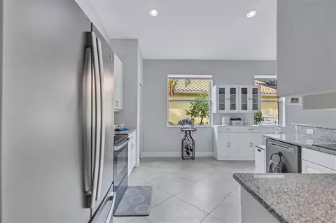 Kitchen - 6311 43rd Ct E, Sarasota, FL 34243 photo 5 of 6