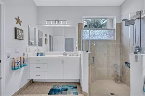 Bath - 6311 43rd Ct E, Sarasota, FL 34243 photo 3 of 5