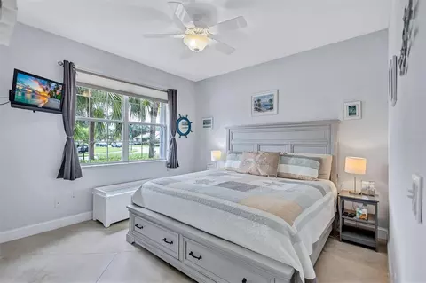 Bedroom - 6311 43rd Ct E, Sarasota, FL 34243 photo 4 of 7
