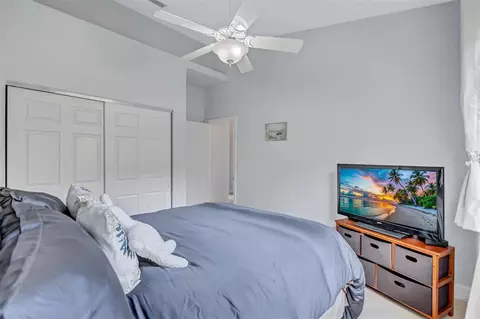 Bedroom - 6311 43rd Ct E, Sarasota, FL 34243 photo 7 of 7