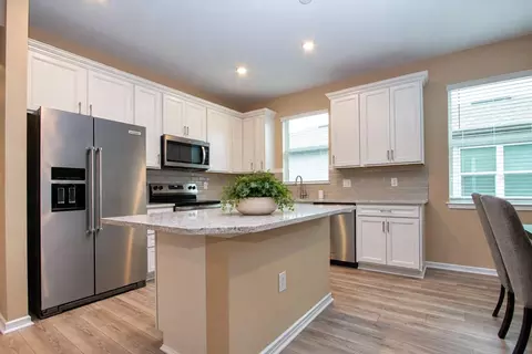 Kitchen - 9531 Coastline Way, Parrish, FL 34219 photo 1 of 6
