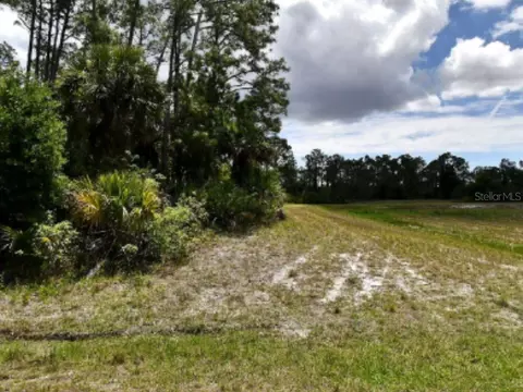 Mohegan Avenue, North Port, FL 34288